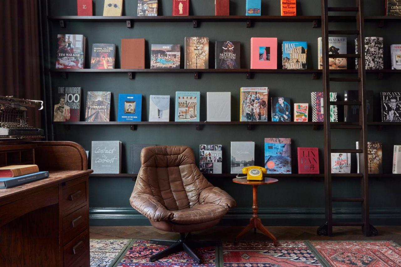 Pulitzer Amsterdam Hotel Luaran gambar Library at the Embassy of the Republic of Korea in London